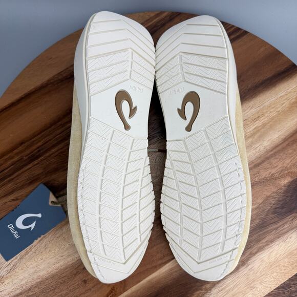 OluKai Ka\'a Driver Loafers Men\'s 9.5 Boat Shoes Golden Sand Leather Suede NWT